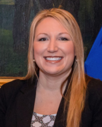 Amanda Gasper Headshot